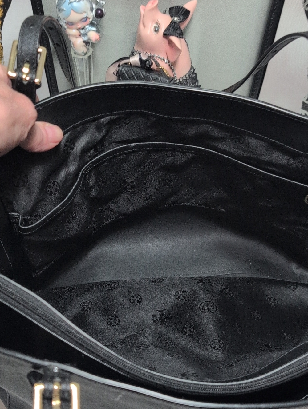 Tory Burch York large Buckle Tote Bag with Black saffiano leather and gold ๐ฅ๐ฅ - Picture 13 of 16